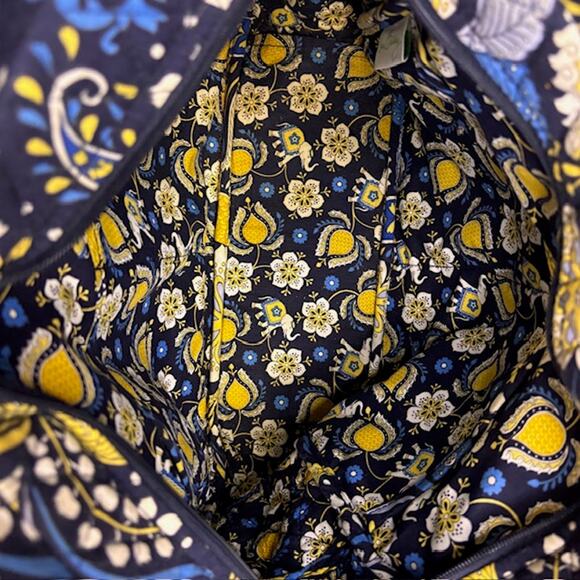 Vera Bradley Shoulder Bag in Retired Ellie Blue EUC! - Picture 7 of 7